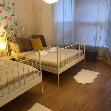 Exclusive In A Beautiful - Big Grups Lejlighed Bristol